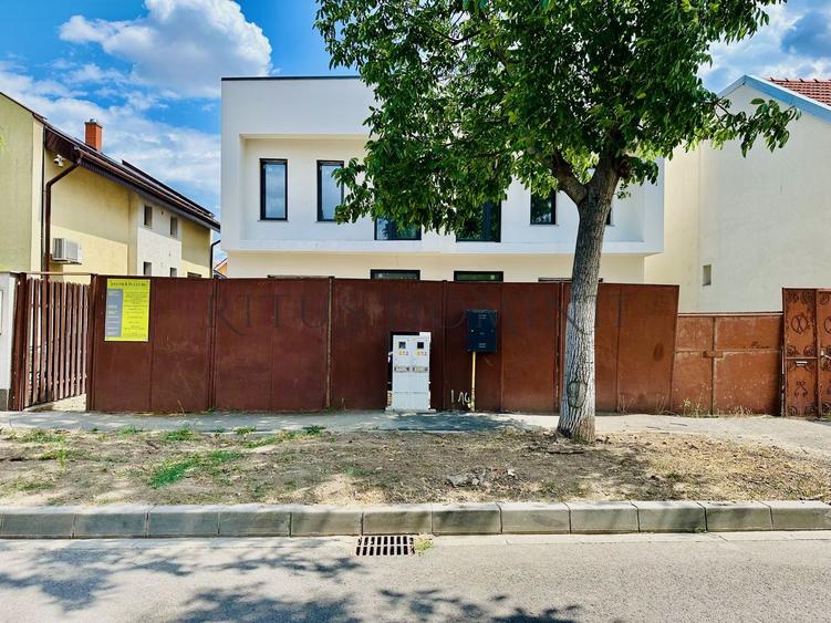 Duplex cu 5 camere cu Piscina în Cantemir