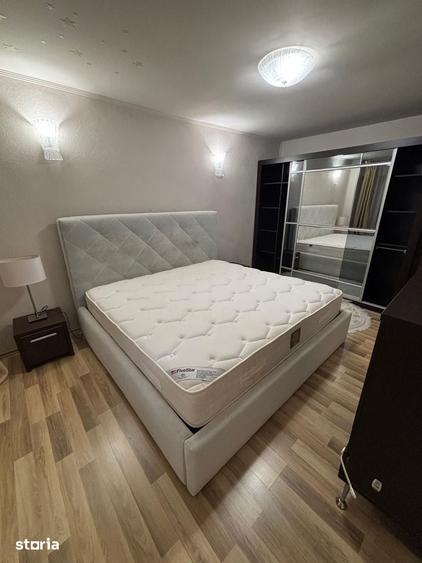 Apartament cu 3 camere în Craiovița Nouă