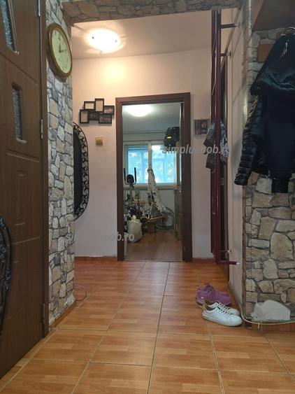 Apartament cu 3 camere decomandat în Brâncoveanu