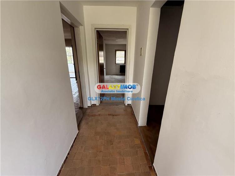Casă cu 5 camere cu Garaj în Central