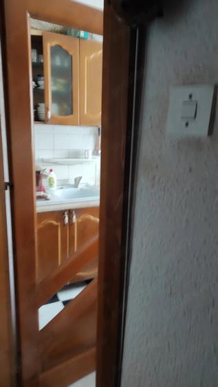 Apartament cu 3 camere semidecomandat în Dărmănești
