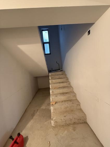 Casă cu 4 camere cu Teren 670 Mp în Bucov