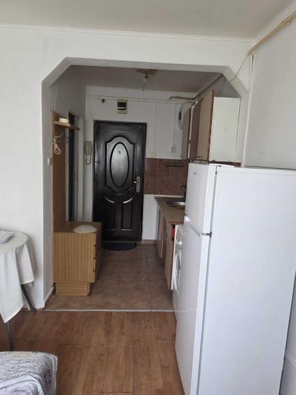 Garsonieră decomandată în Micro 17