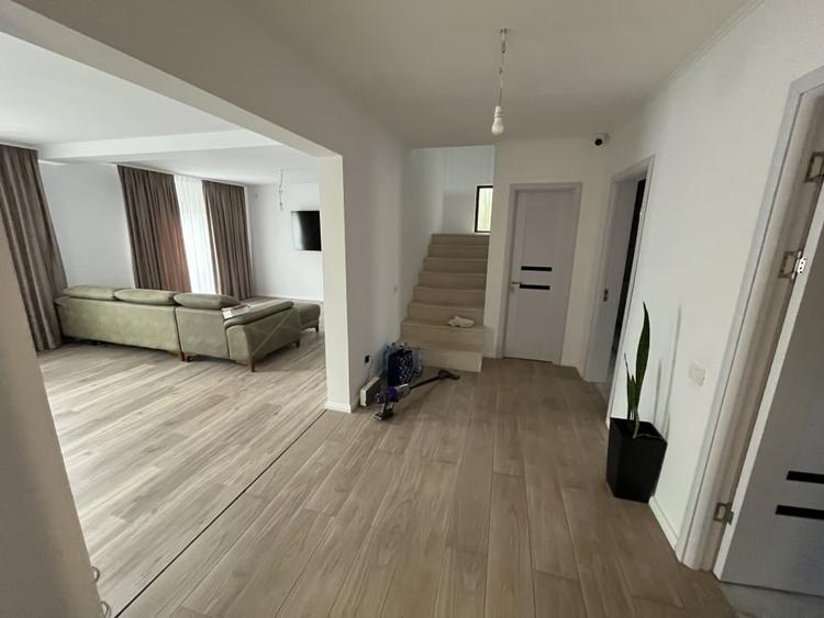 Casă individuală cu 6 camere cu Canalizare în Valu lui Traian