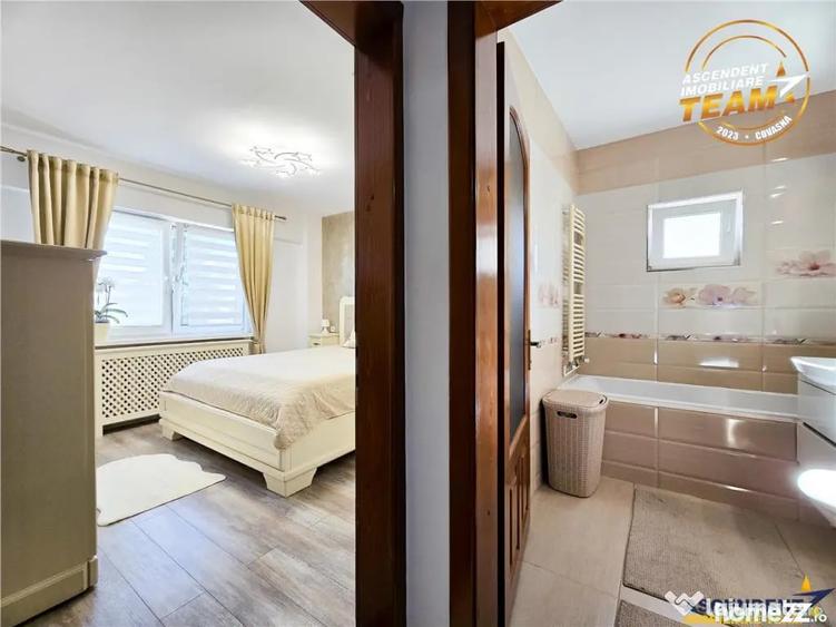 Apartament cu 4 camere decomandat în Central