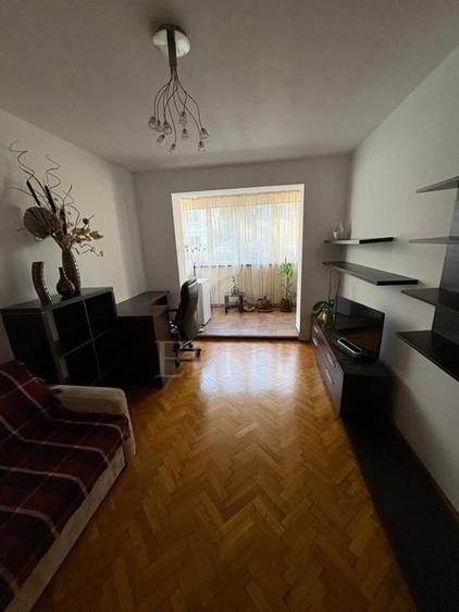 Apartament cu 3 camere decomandat în Plopilor