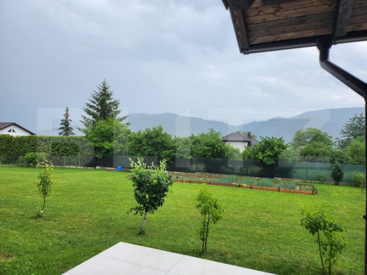 Casă cu 4 camere cu Teren 2000 Mp în Central