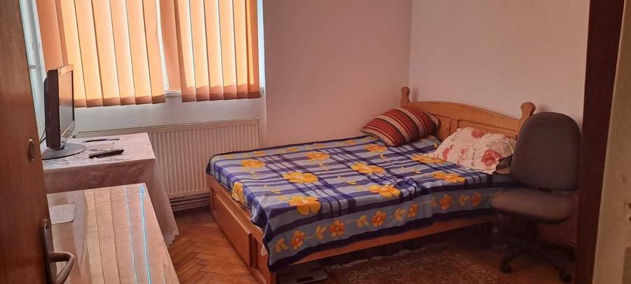 Apartament cu 2 camere semidecomandat în Craiovei