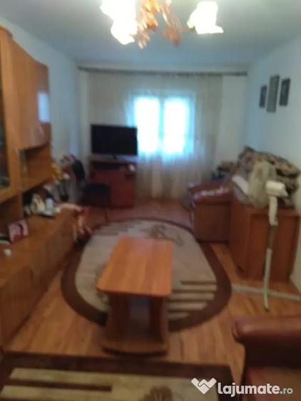 Casă cu 7 camere în Văcăreni