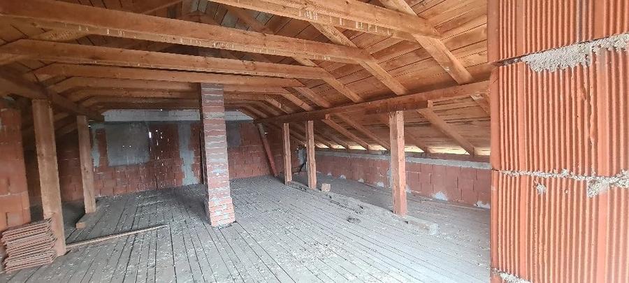 Casă cu 2 camere cu Teren 250 Mp în Central