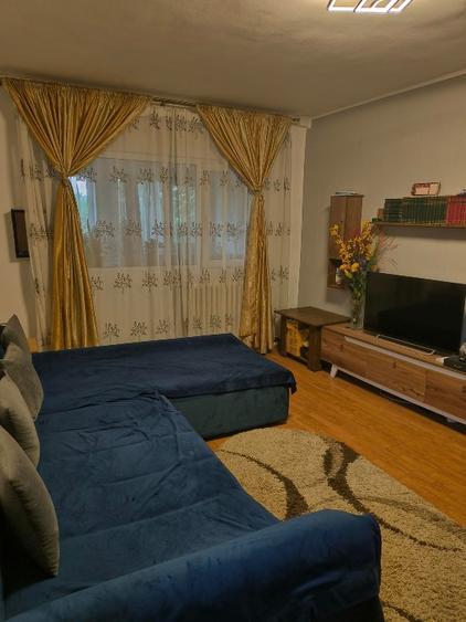 Apartament cu 3 camere decomandat în Metalurgie