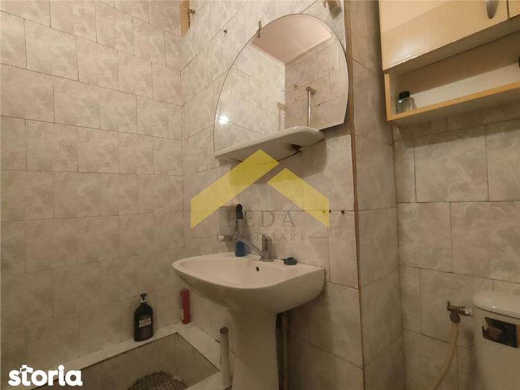 Apartament cu 2 camere semidecomandat, mobilat în Aurel Vlaicu