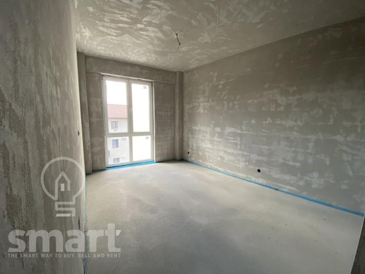 Apartament cu 3 camere semidecomandat în Florești