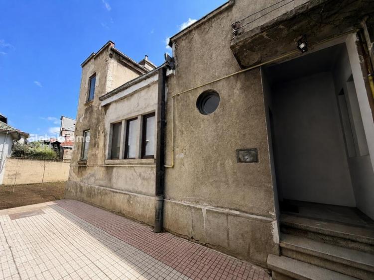 Casă cu 6 camere cu Teren 306 Mp în Vatra Luminoasă
