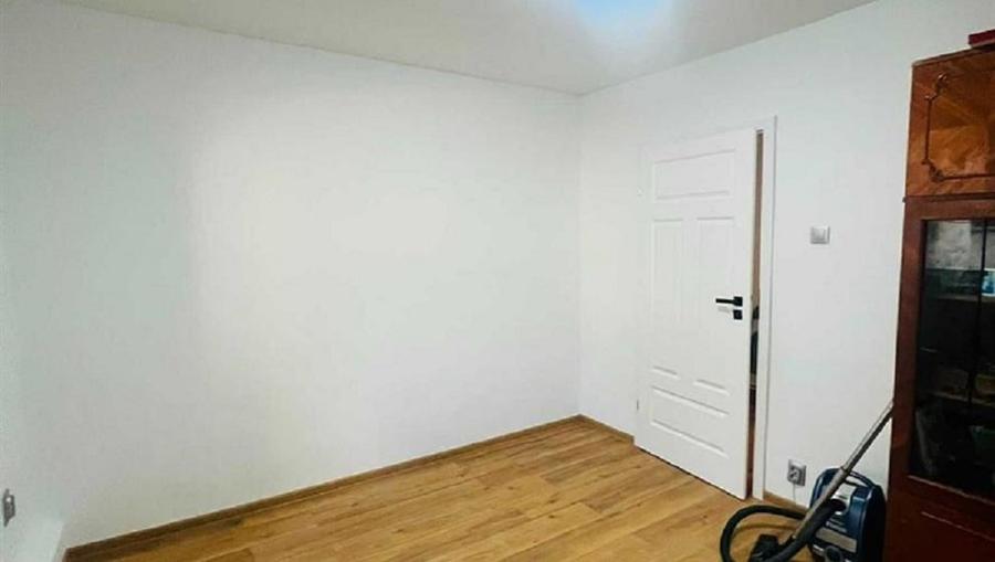 Apartament cu 4 camere decomandat în Tineretului