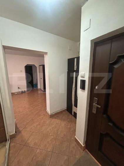 Apartament cu 3 camere semidecomandat, mobilat în Aleea Trandafirilor