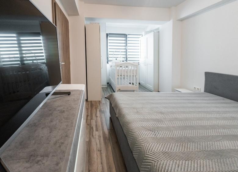 Apartament cu 3 camere decomandat, mobilat în Girocului