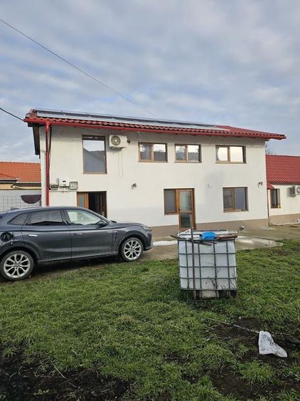 Casă individuală cu 6 camere cu Canalizare în Episcopia Bihorului