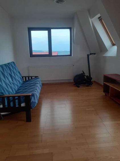 Apartament cu 3 camere decomandat în Europa