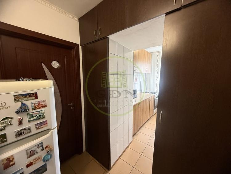 Apartament cu 2 camere semidecomandat, mobilat în Craiovița Nouă