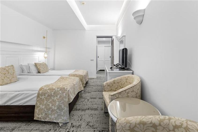 Apartament cu 3 camere decomandat, mobilat în Poiana Brașov