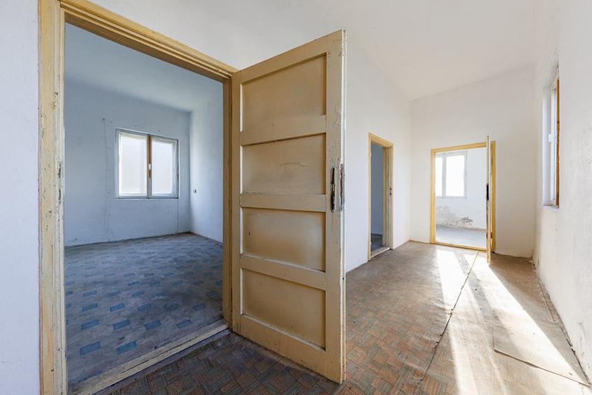 Spațiu comercial, de 131.33000183105 mp, în Orțișoara