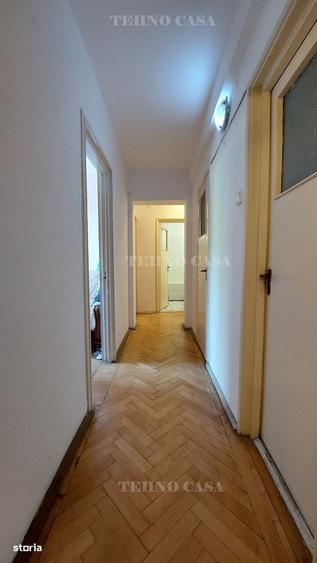 Apartament cu 4 camere semidecomandat în Titan