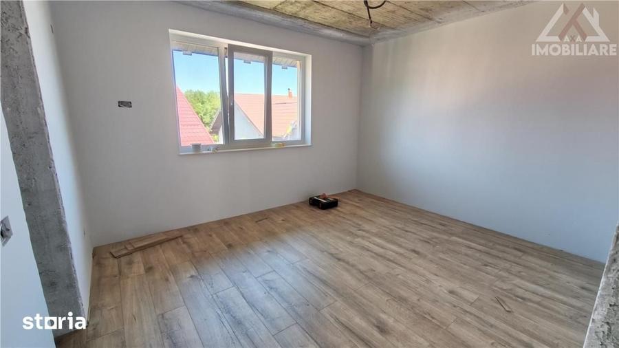 Casă cu 4 camere cu Teren 300 Mp în Valea Lupului