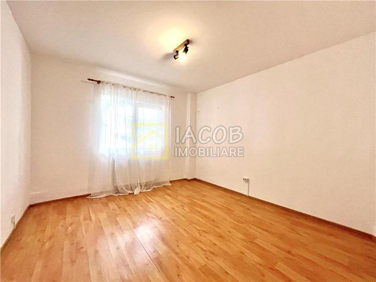 Apartament cu 3 camere decomandat, mobilat în 9 Mai