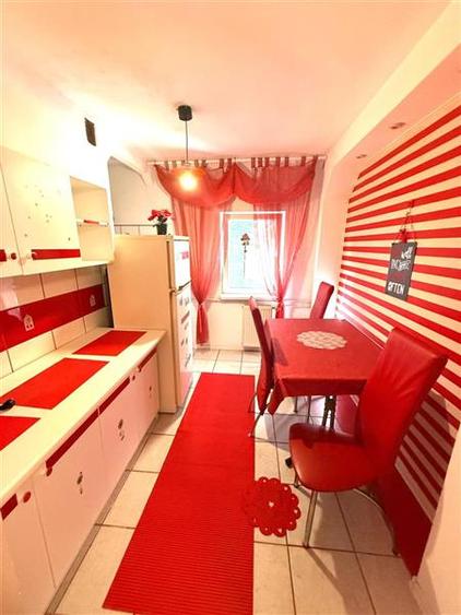 Apartament cu 3 camere decomandat în Aradului