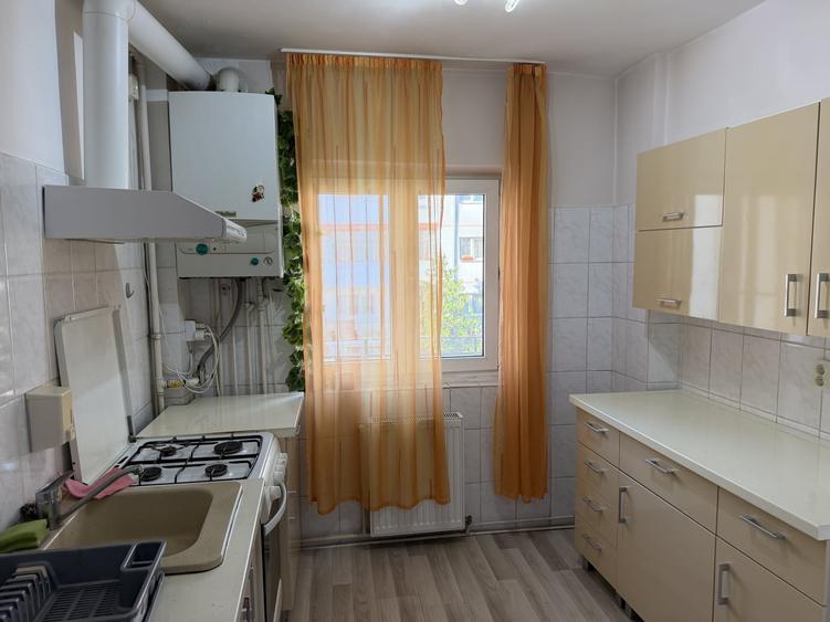 Apartament cu 2 camere decomandat, mobilat în Calea Dumbrăvii