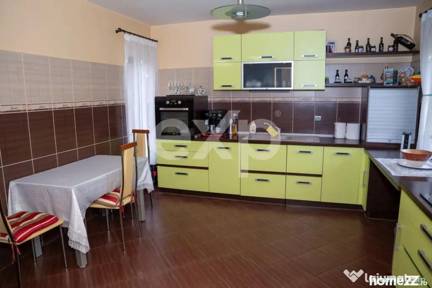 Casă cu 4 camere cu Teren 6436 Mp în Central