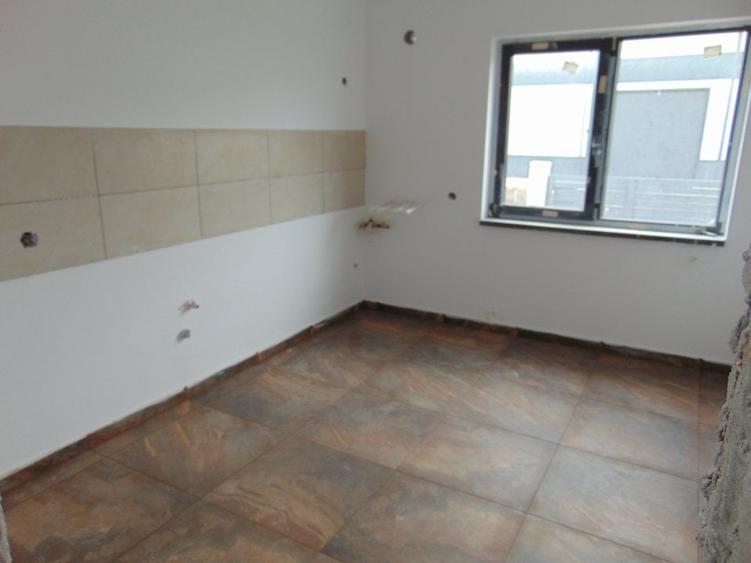 Casă individuală cu 4 camere cu Teren 440 Mp în Bâcu