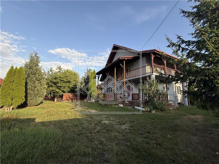 Duplex cu 5 camere cu Canalizare în Cârțișoara