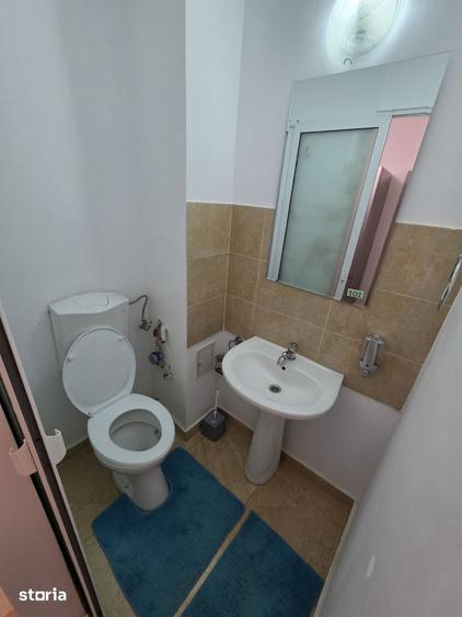 Apartament cu 3 camere decomandat în Titan