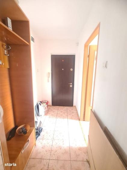 Apartament cu 2 camere semidecomandat în Est