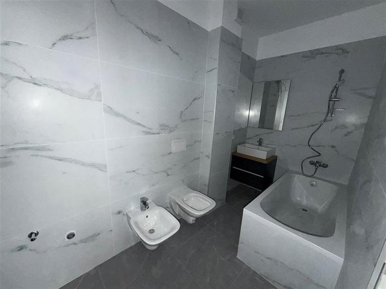 Apartament cu 3 camere decomandat în Nord
