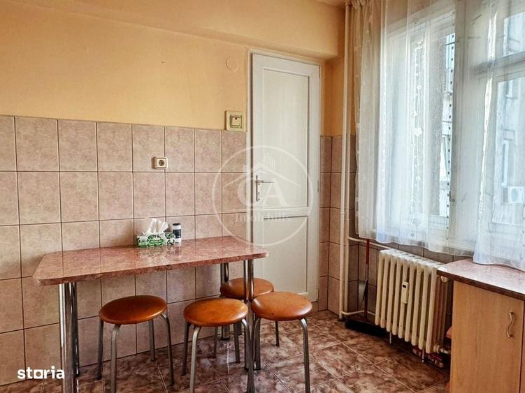 Apartament cu 4 camere decomandat în Decebal