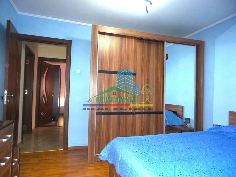 Apartament cu 6 camere decomandat în Central