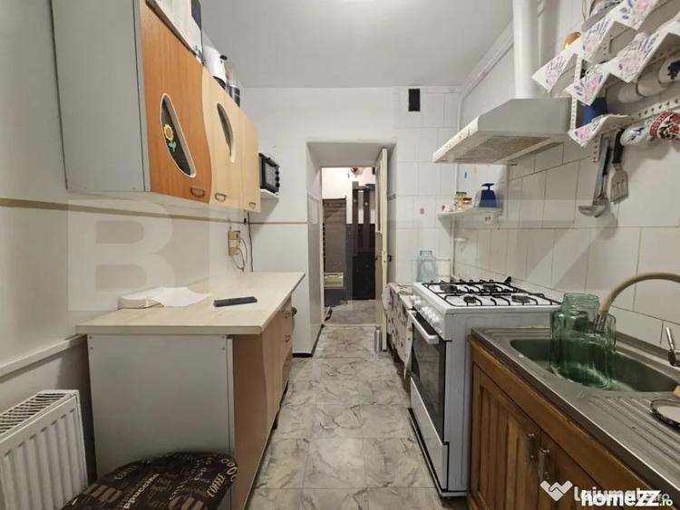 Apartament cu 3 camere semidecomandat în Alexandru cel Bun