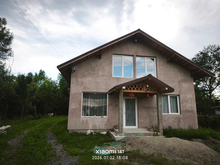Casă cu 4 camere în Brebu