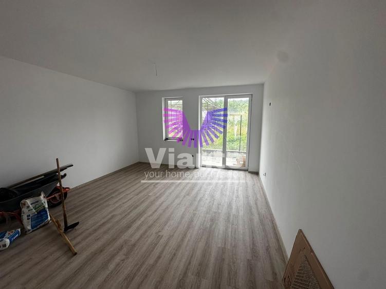 Duplex cu 5 camere cu Canalizare în Exterior Vest