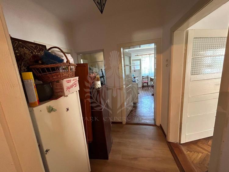 Casă individuală cu 3 camere cu Canalizare în Central