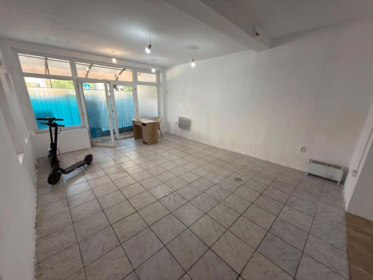 Spațiu comercial, de 50 mp, în Central