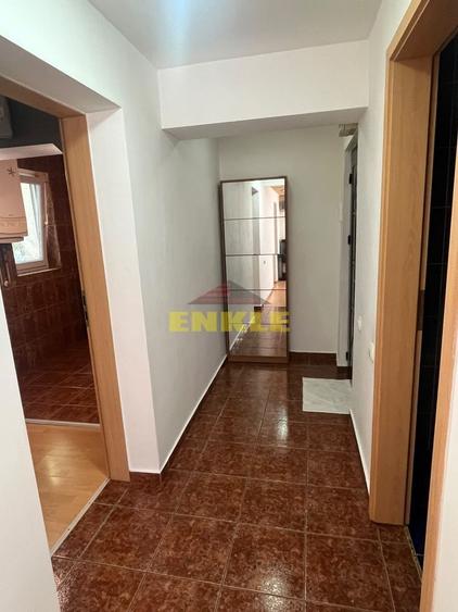 Apartament cu 3 camere decomandat, mobilat în Central