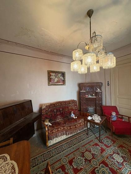 Casă individuală cu 5 camere cu Teren 382 Mp în Republicii