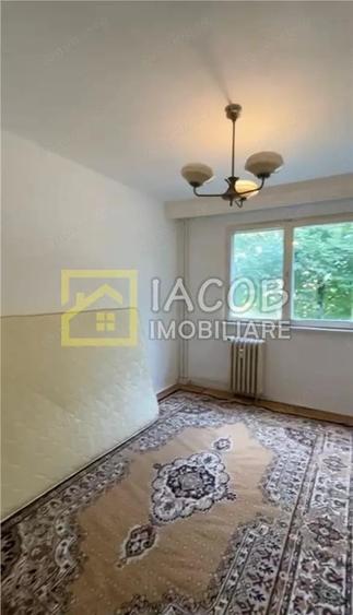 Apartament cu 3 camere semidecomandat în Milcov