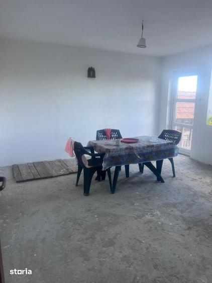 Casă cu 7 camere cu Teren 580 Mp în Șimnicu de Sus