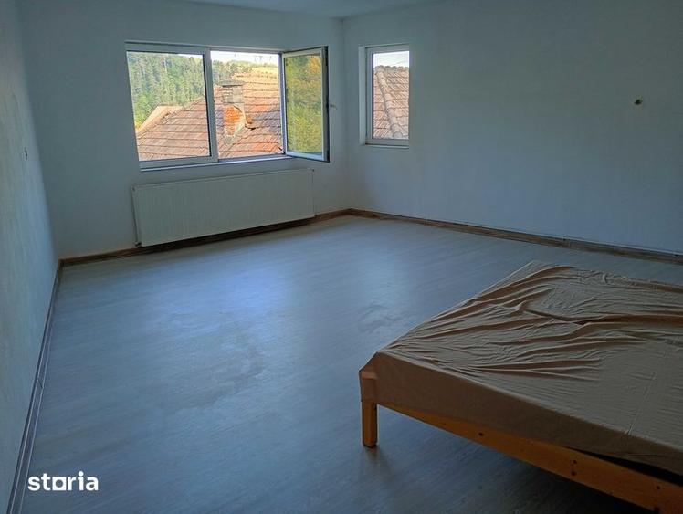 Casă cu 4 camere cu Teren 120 Mp în Schei