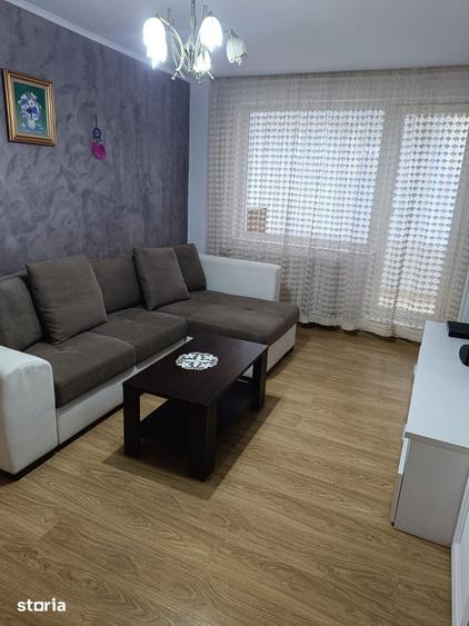 Apartament cu 3 camere în Decebal